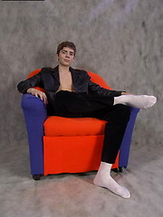 European gangsta twink Kody lets his gay nature break free in front of camera