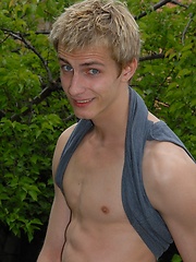 Sexy boy showing his nakeed body without shy