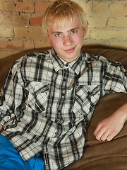 This week TR brings you a brand new model who\'s never done a scene before. Collin is just 18 and ...