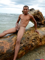 Quirky Young Yank Tourist Gets His Holes Pummelled On The Beach By A Monster Black Dick!