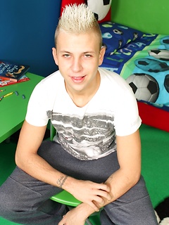 teen gay model Deacon Hunter